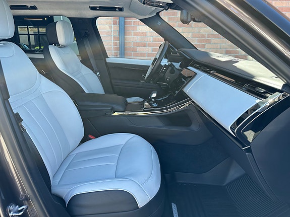Land Rover Range Rover Sport 10 of 27