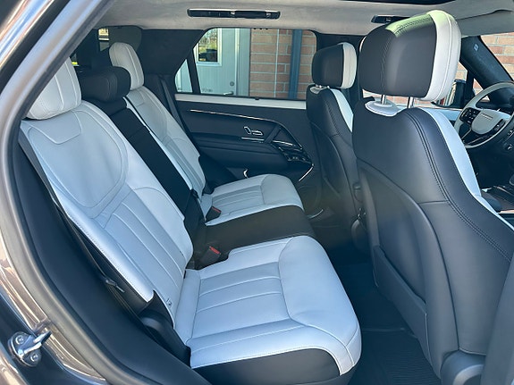Land Rover Range Rover Sport 11 of 27