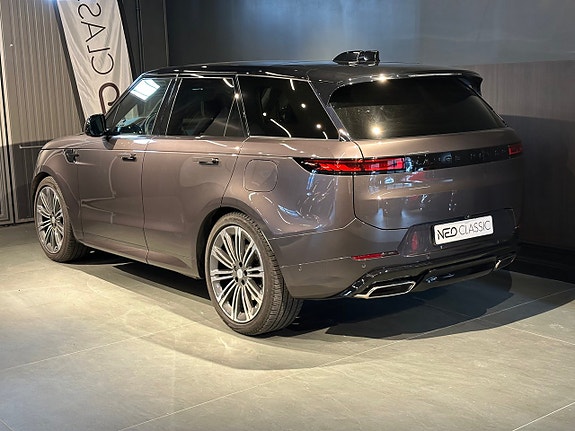 Land Rover Range Rover Sport 3 of 5