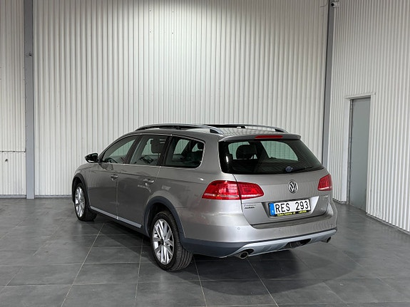 Volkswagen Passat Alltrack 2 of 5