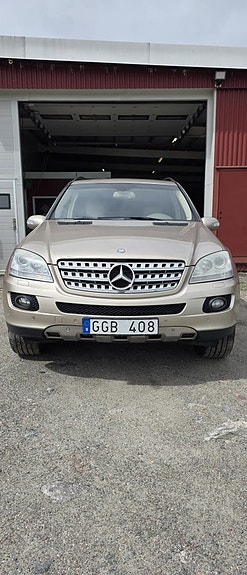 Mercedes-Benz ML320 26 of 30