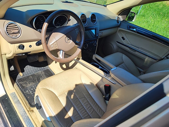 Mercedes-Benz ML320 5 of 5