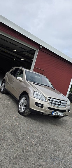 Mercedes-Benz ML320 30 of 30