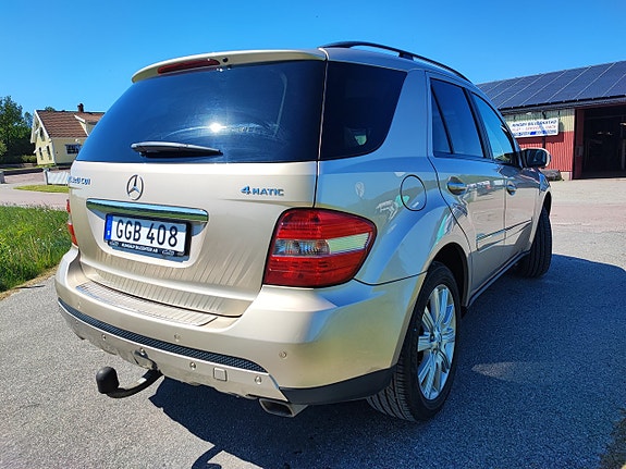 Mercedes-Benz ML320 3 of 5