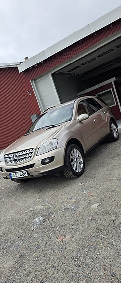 Mercedes-Benz ML320 29 of 30