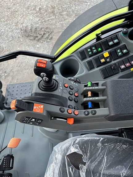 CLAAS Arion 630 CIS 11 of 15