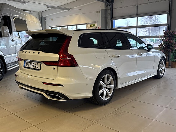 Volvo V60 2 of 4