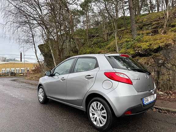 Mazda 2 3 of 5