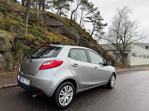Mazda 2 4 of 5