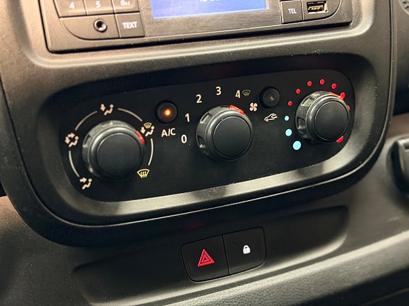 Opel Vivaro 14 of 24