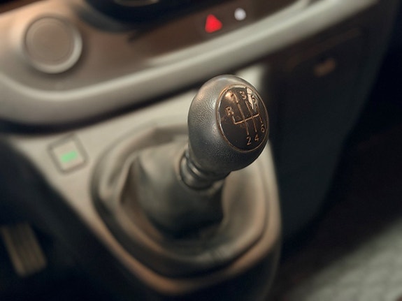 Opel Vivaro 13 of 24
