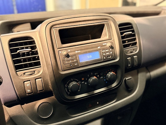 Opel Vivaro 9 of 24