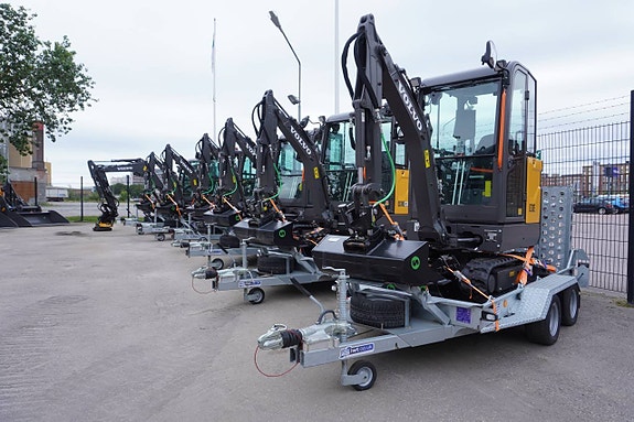 EC18E + Steelwrist tilfäste + skoppaket + IFOR Williams Släp