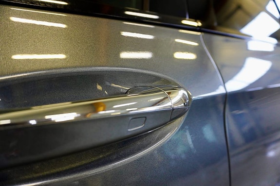 Mercedes-Benz E220 4 of 5