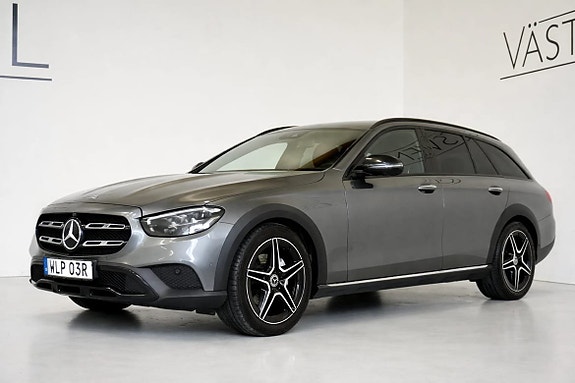 Mercedes-Benz E220 3 of 5