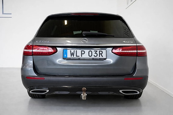 Mercedes-Benz E220 9 of 24