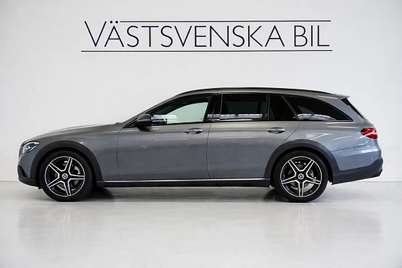 Mercedes-Benz E220 2 of 5