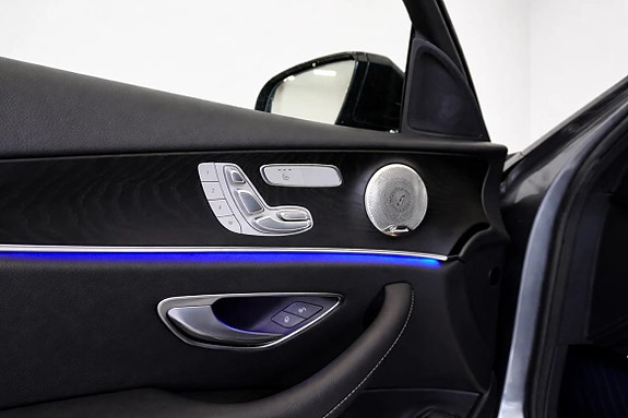 Mercedes-Benz E220 12 of 24