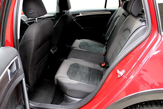 Volkswagen Golf Alltrack 9 of 26