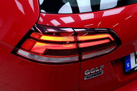 Volkswagen Golf Alltrack 24 of 26