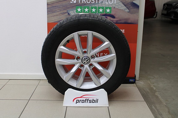 Volkswagen Golf Alltrack 17 of 26