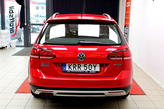 Volkswagen Golf Alltrack 11 of 26