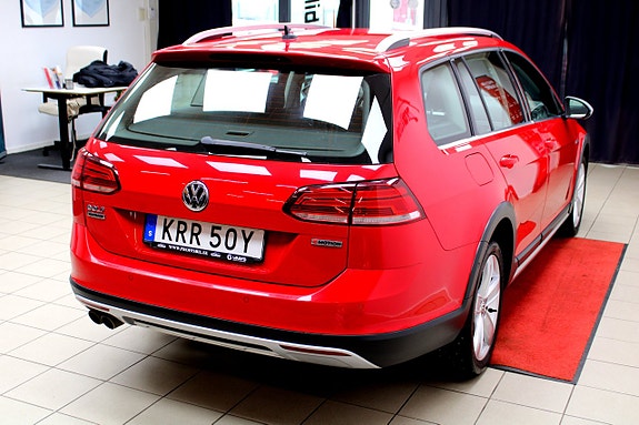 Volkswagen Golf Alltrack 12 of 26