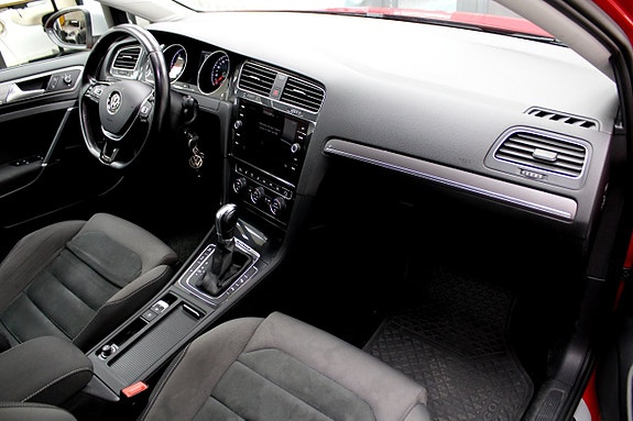 Volkswagen Golf Alltrack 21 of 26