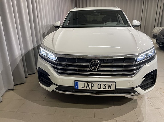 Volkswagen Touareg 2 of 5