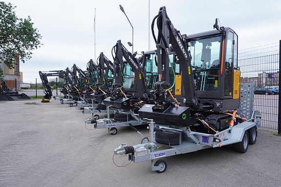 EC18E + Steelwrist tilfäste + skoppaket + IFOR Williams Släp