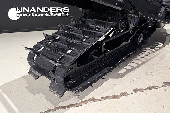 Lynx Boondocker RE 3700 850 E-TEC Black Edition Shot-start Nyservad 4 of 10
