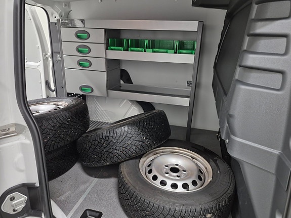 Volkswagen Caddy 9 of 9