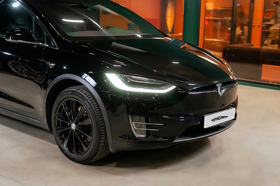 Tesla Model X 2 of 5
