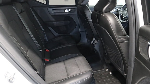 Volvo XC40 8 of 14