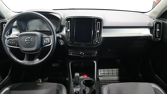 Volvo XC40 10 of 14