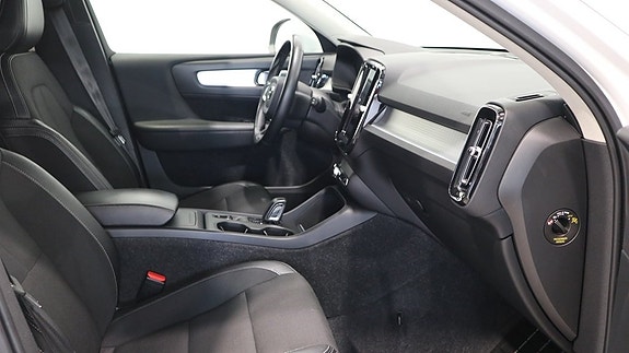 Volvo XC40 7 of 14