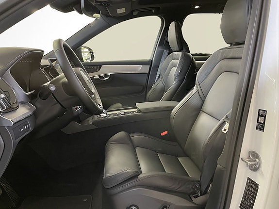 Volvo XC90 11 of 15