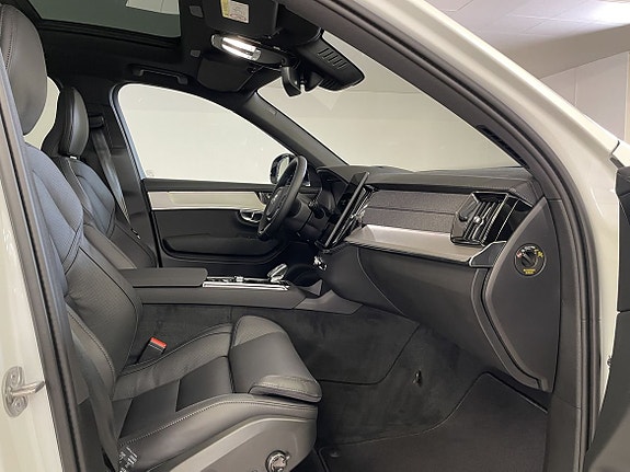 Volvo XC90 13 of 15