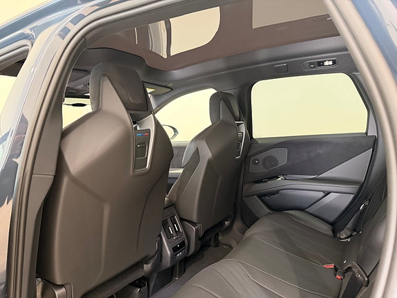 BMW iX3 7 of 16