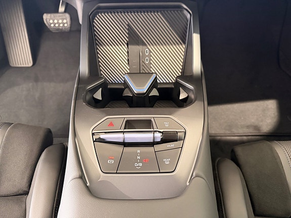 BMW iX3 11 of 16