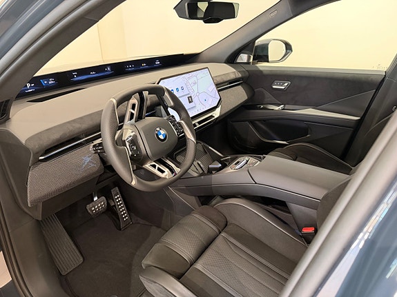 BMW iX3 4 of 5