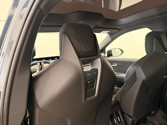 BMW iX3 8 of 16