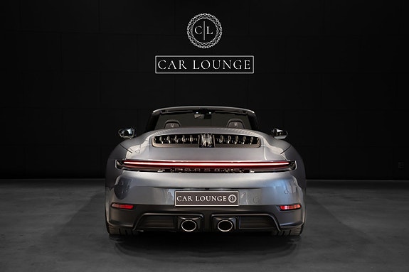 Porsche 911 Carrera GTS 4 of 5