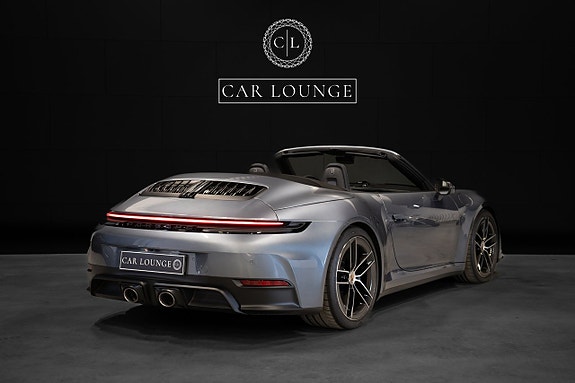 Porsche 911 Carrera GTS 3 of 5