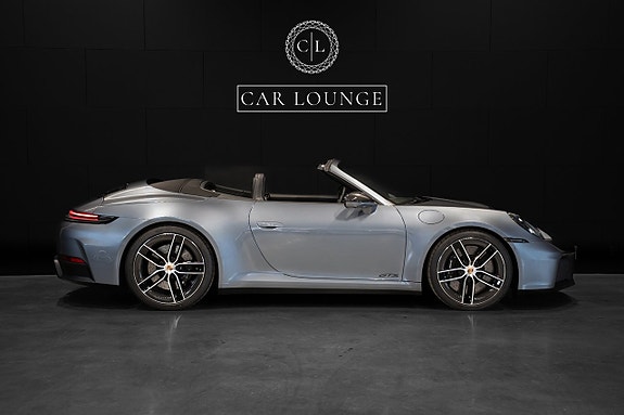 Porsche 911 Carrera GTS 2 of 5