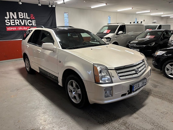 Cadillac SRX 2 of 5