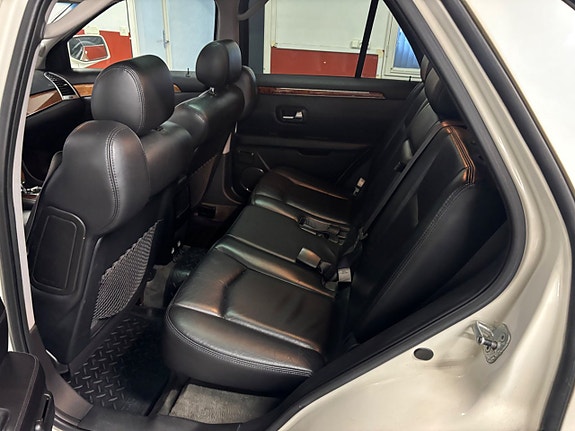 Cadillac SRX 6 of 8
