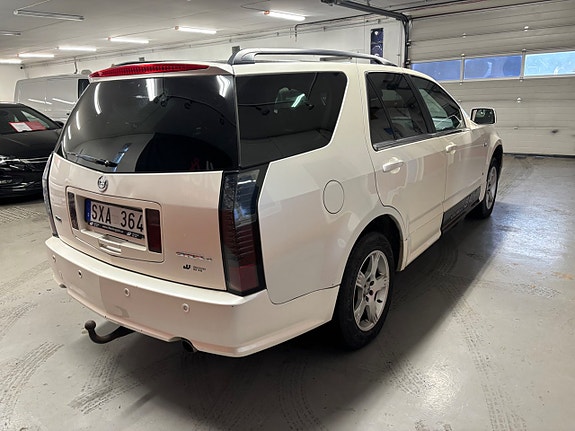 Cadillac SRX 3 of 5