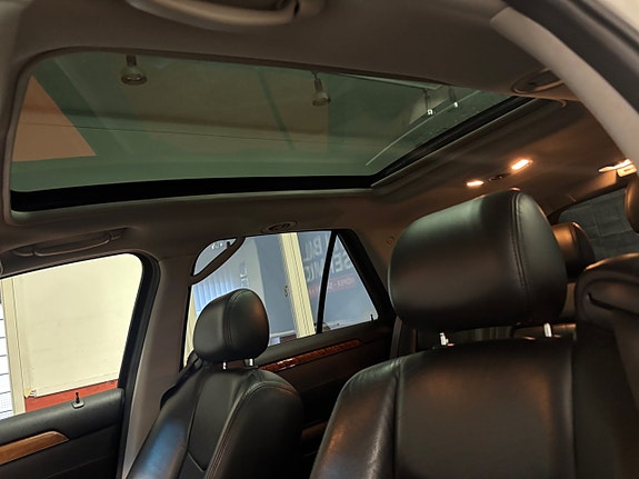 Cadillac SRX 8 of 8