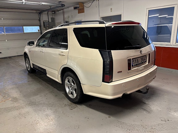 Cadillac SRX 4 of 5